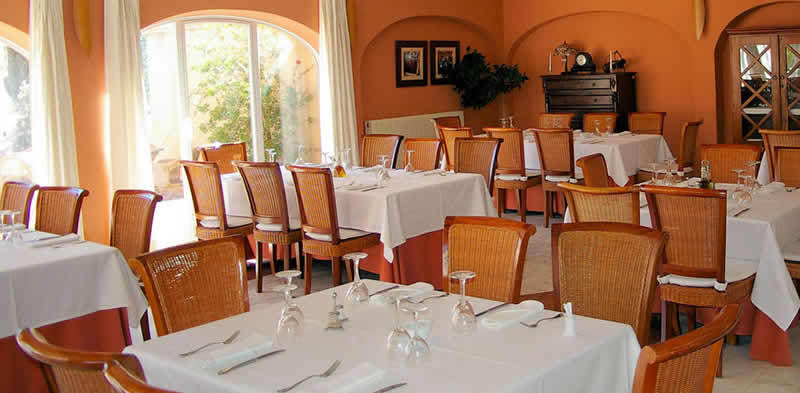 Aparthotel Bahia Pinosol 4*